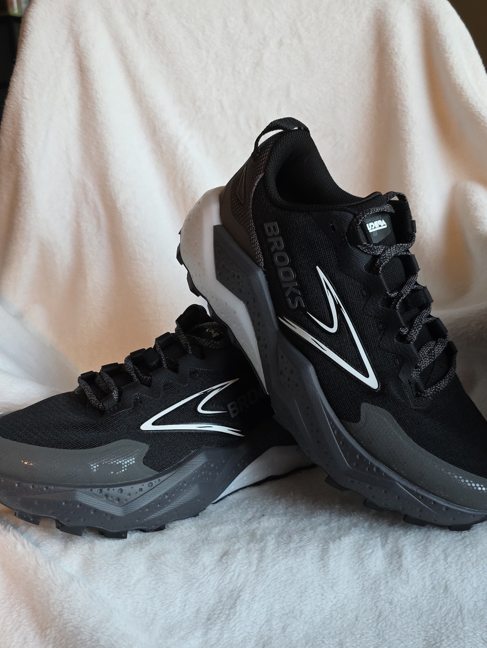 Brooks Women’s Caldera 8 Black and Gray Trail Running Shoes